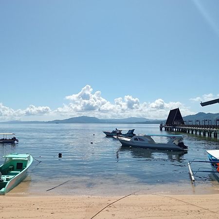 Mamalis Homestay Manado Eksteriør billede