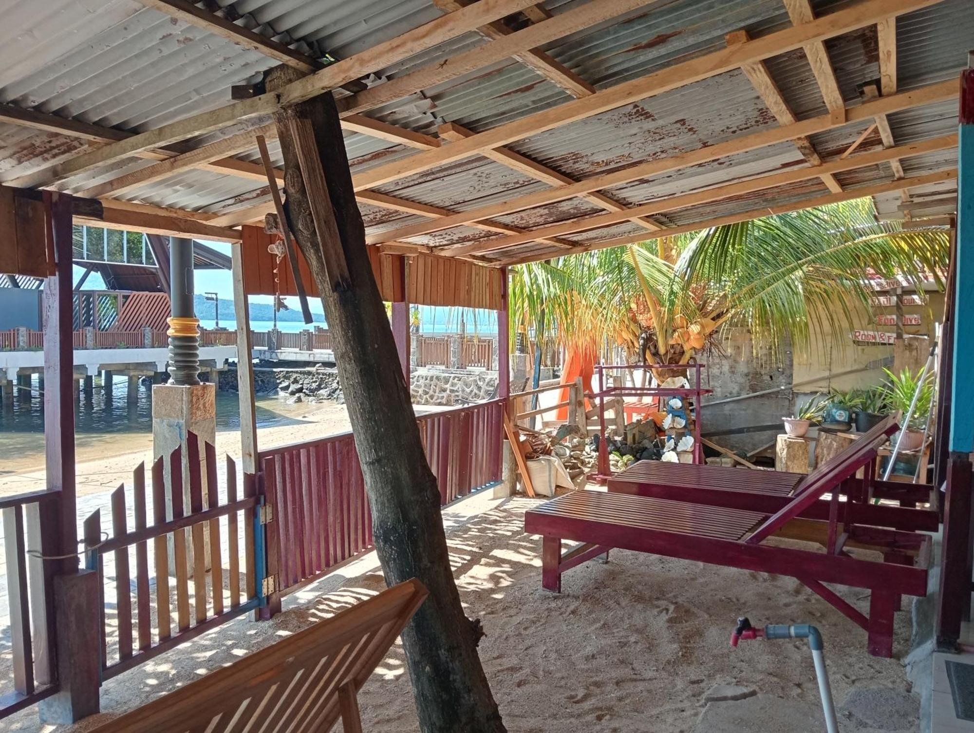 Mamalis Homestay Manado Eksteriør billede