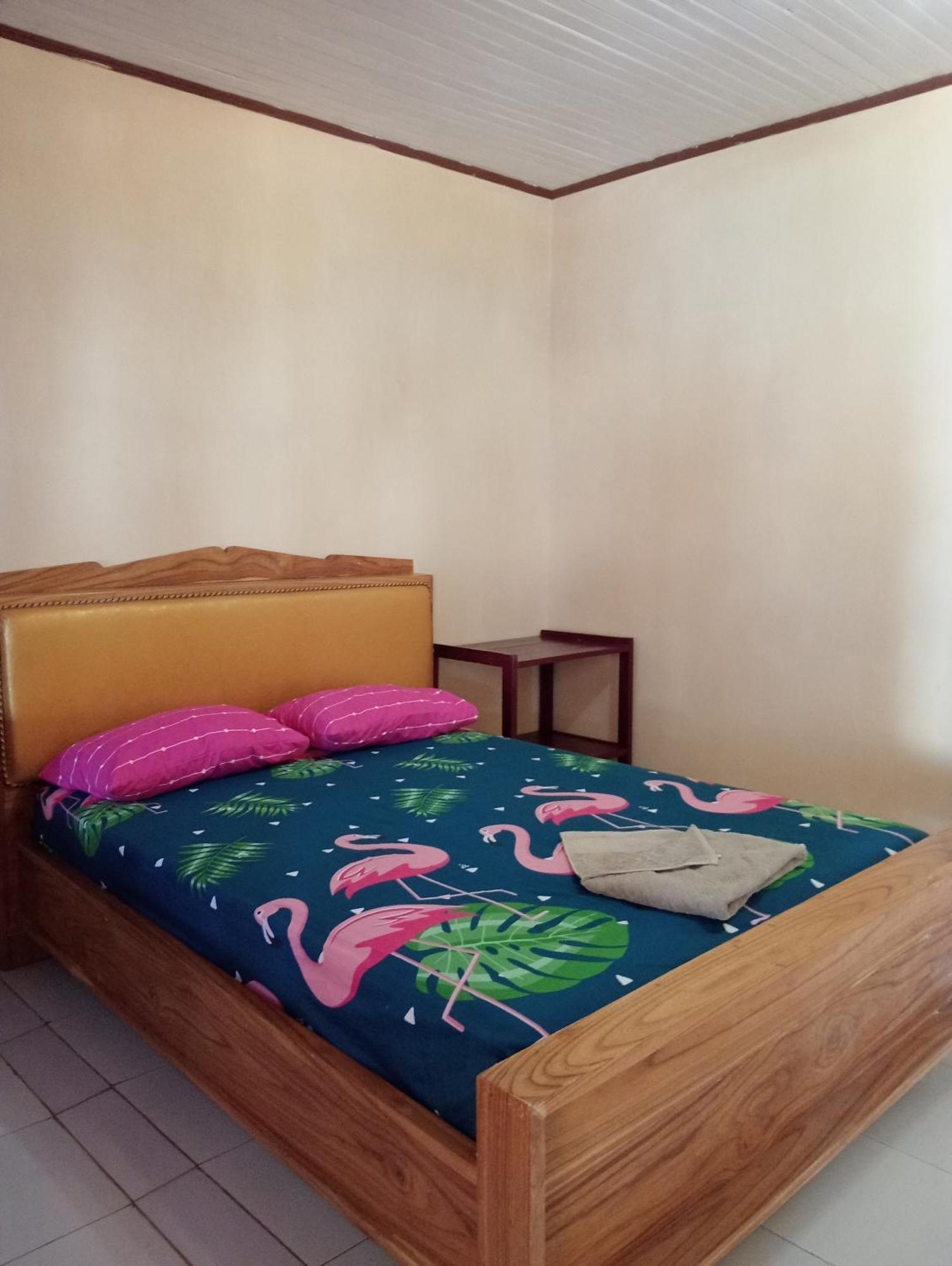 Mamalis Homestay Manado Eksteriør billede