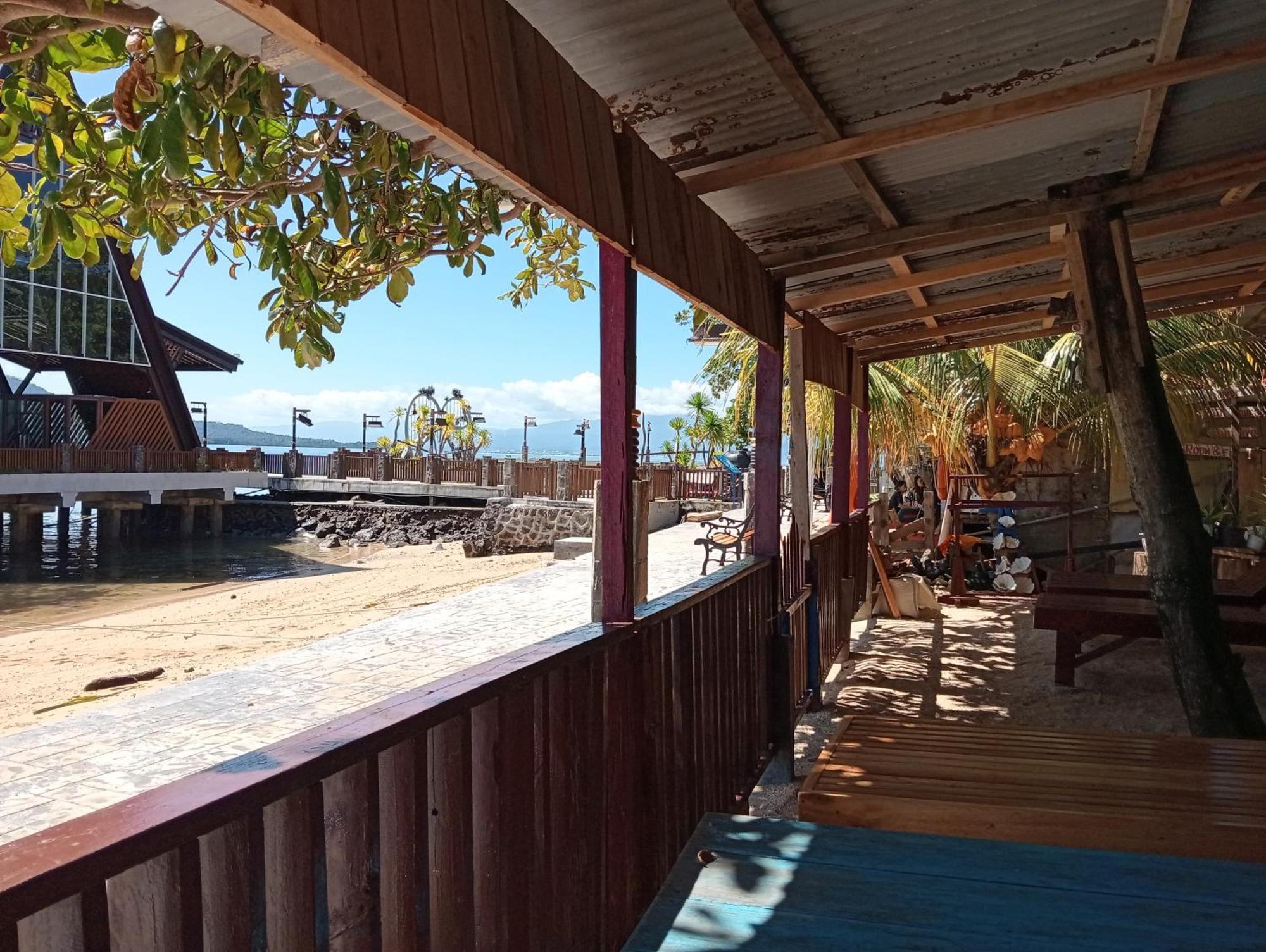 Mamalis Homestay Manado Eksteriør billede